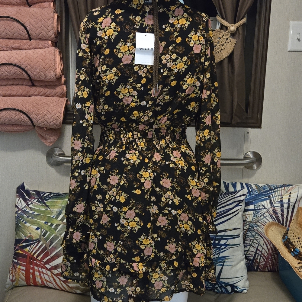 New ! Black Floral Peasant Dress - Picture 4 of 6